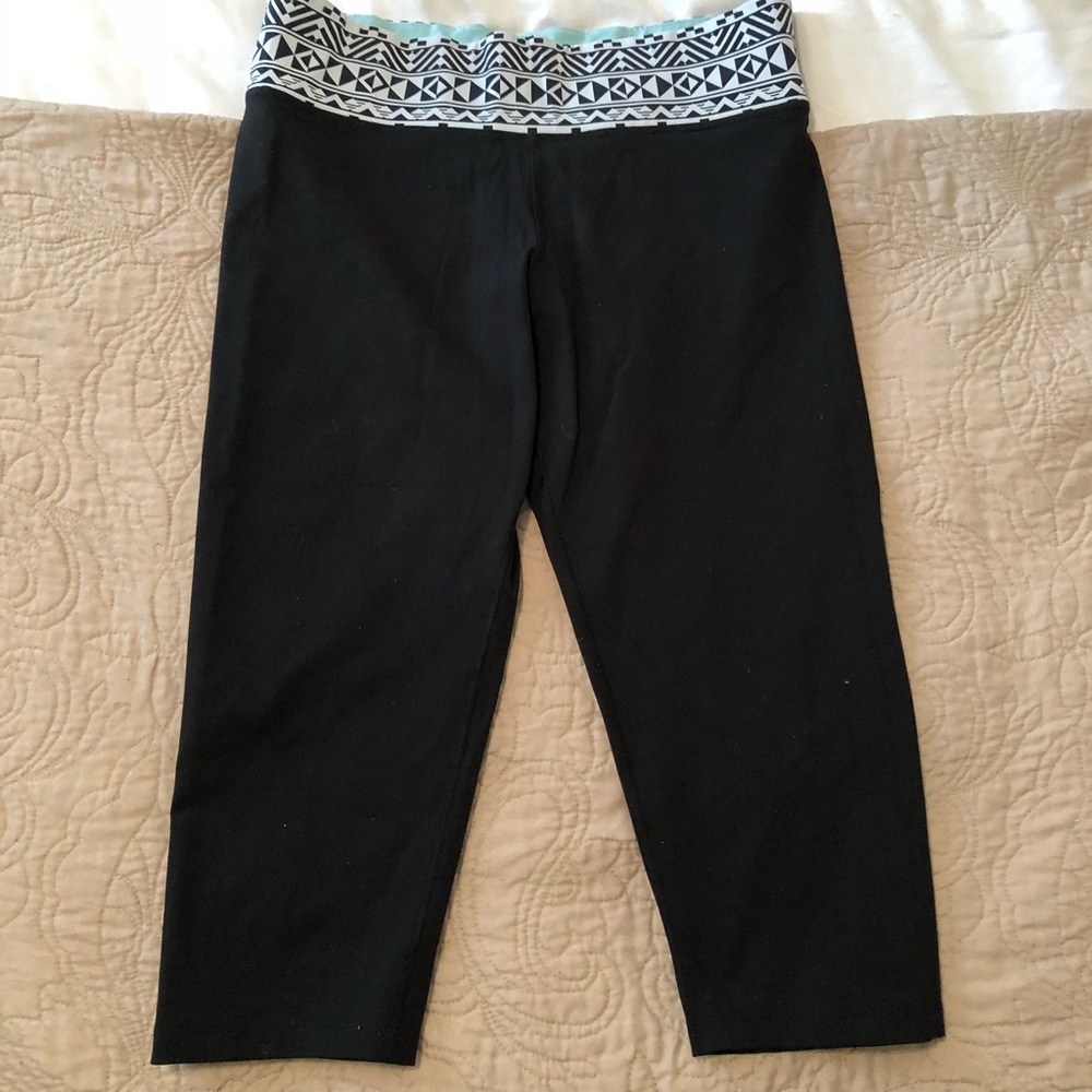 Victoria’s Secret PINK reversible crop yoga pants